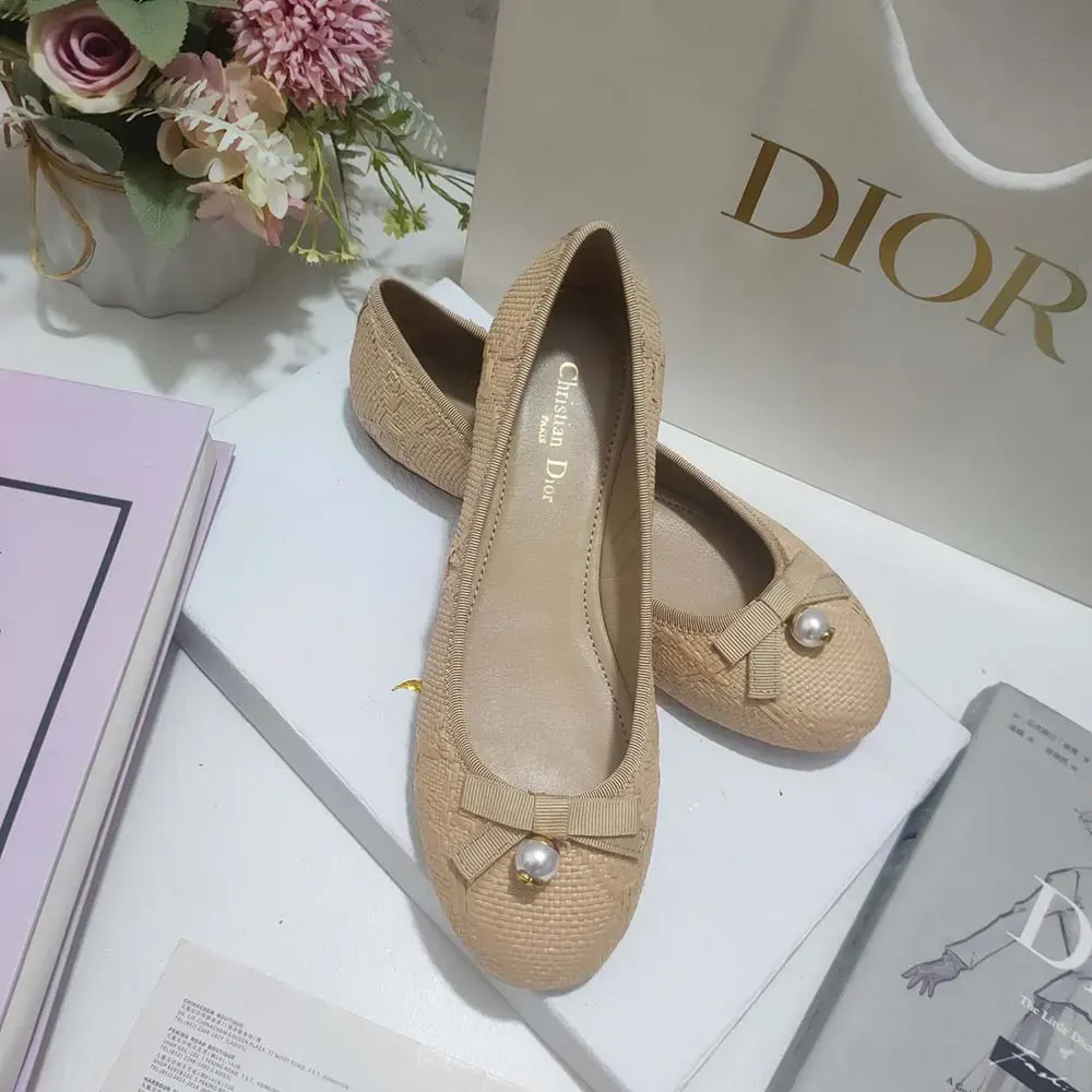 Top view showing raffia texture on Dior Women Dior Ballet Flat Natural Cannage Raffia