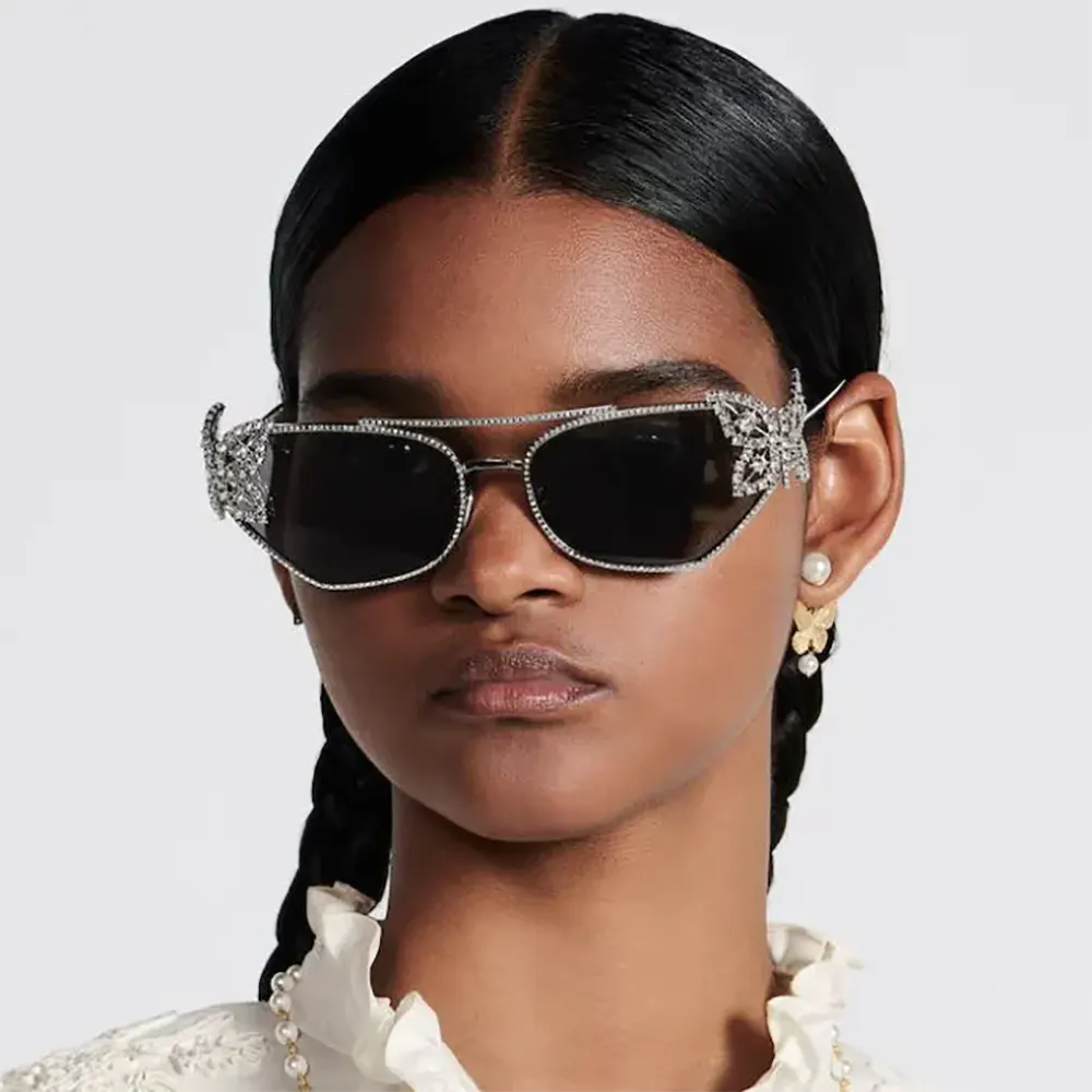 Side angle highlighting butterfly silhouette on Dior Women DiorFantastica B1U sunglasses