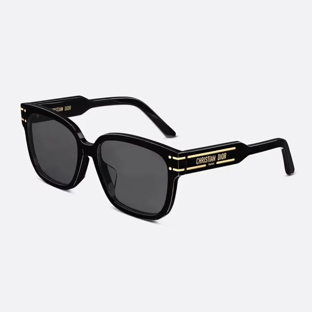 Front view of Dior Women DiorSignature S7F Black Square Sunglasses