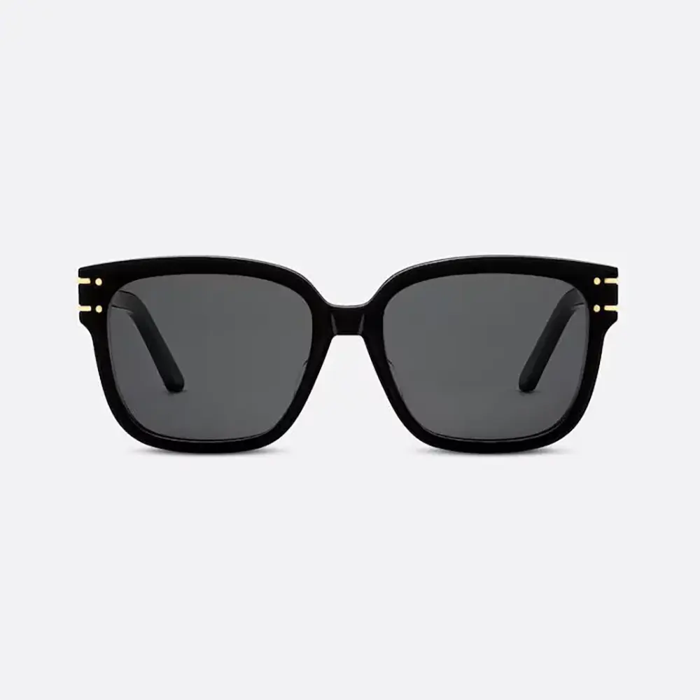 Close-up of signature metal detail on Dior Women DiorSignature sunglasses