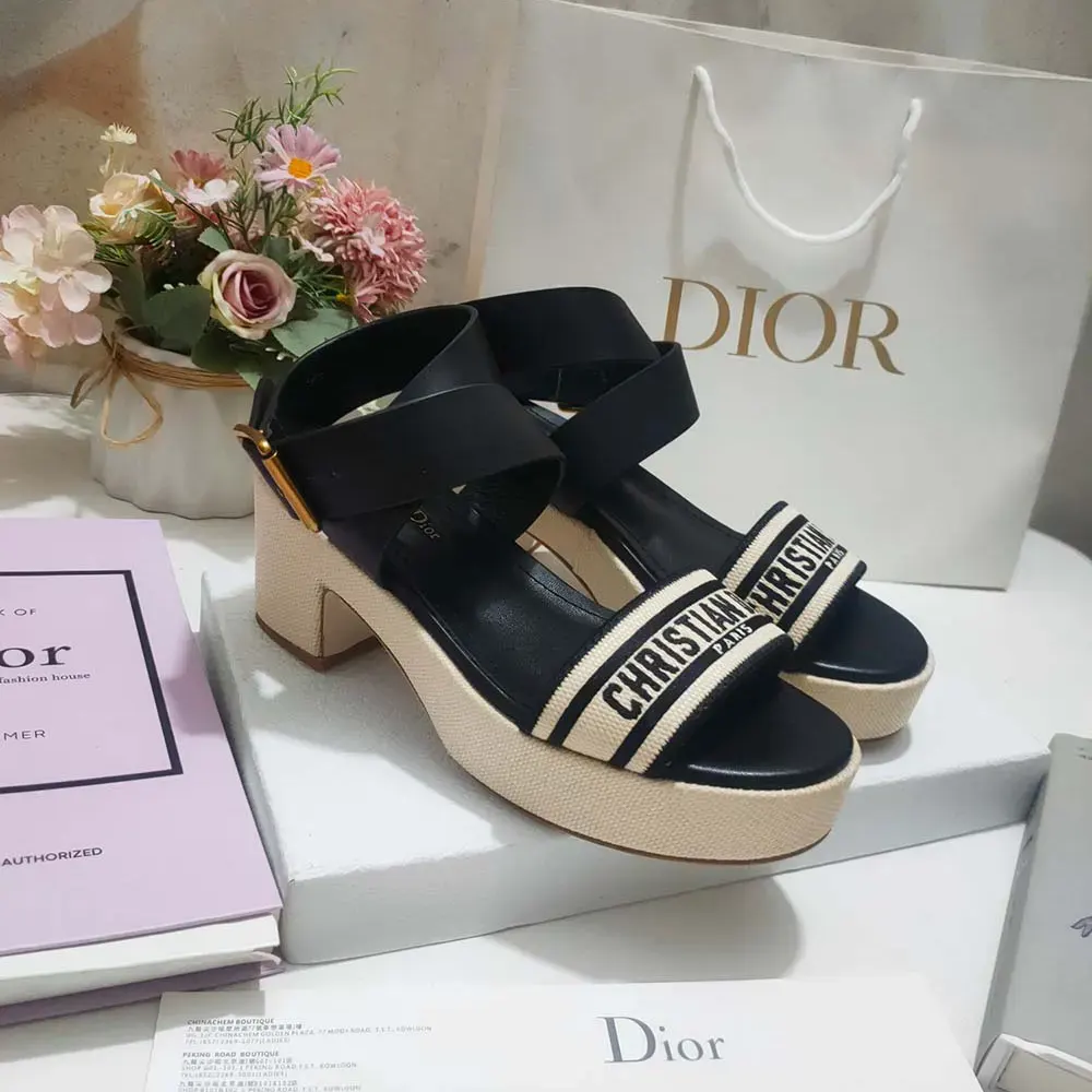 Close-up on embroidered cotton detail of Dior Women Dioriviera Dway Heeled Sandal