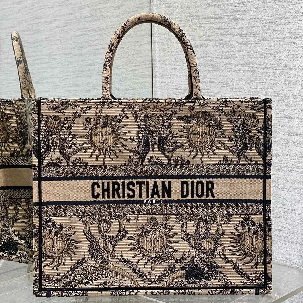 Close-up of Soleil embroidery on Dior Women Large Dior Book Tote