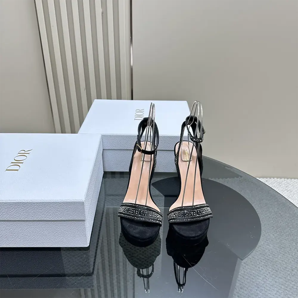 Close-up on silver-tone strass detailing of Dior Women Or Dway sandal