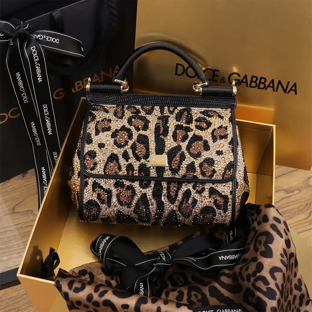 Close-up of gold-tone D&G logo hardware on the Medium Sicily Handbag
