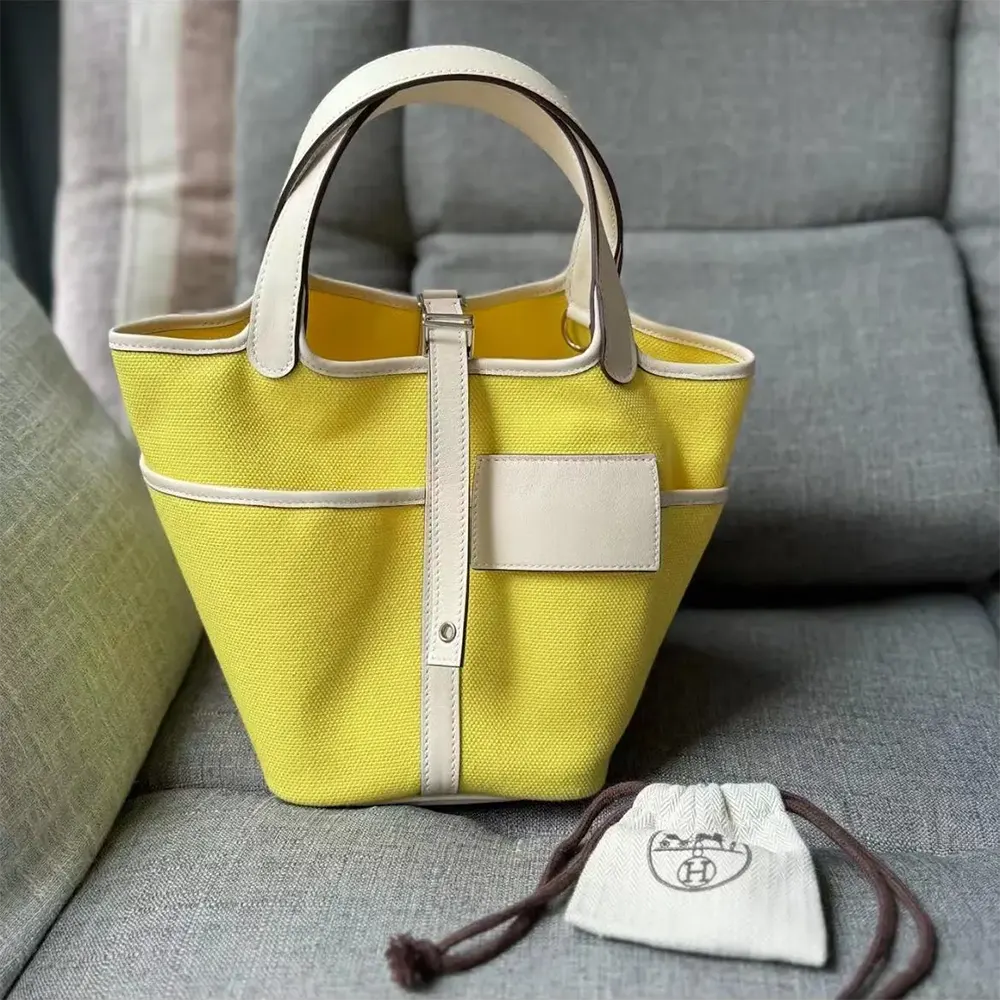 Close-up on lock and silver hardware of Hermes Women Picotin Lock 18 Pockets