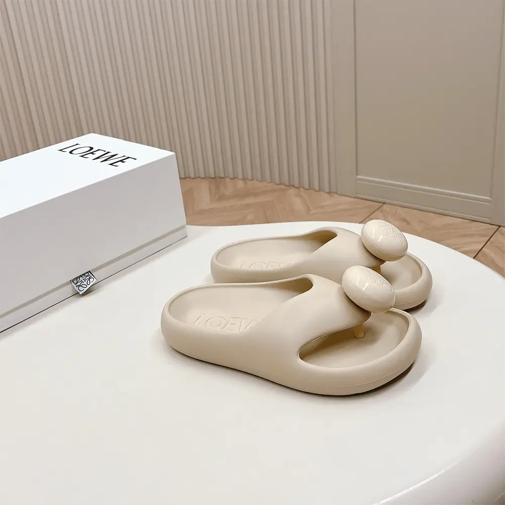 Top view of Loewe Women Foam Pebble Sandal-White highlighting slip-on design