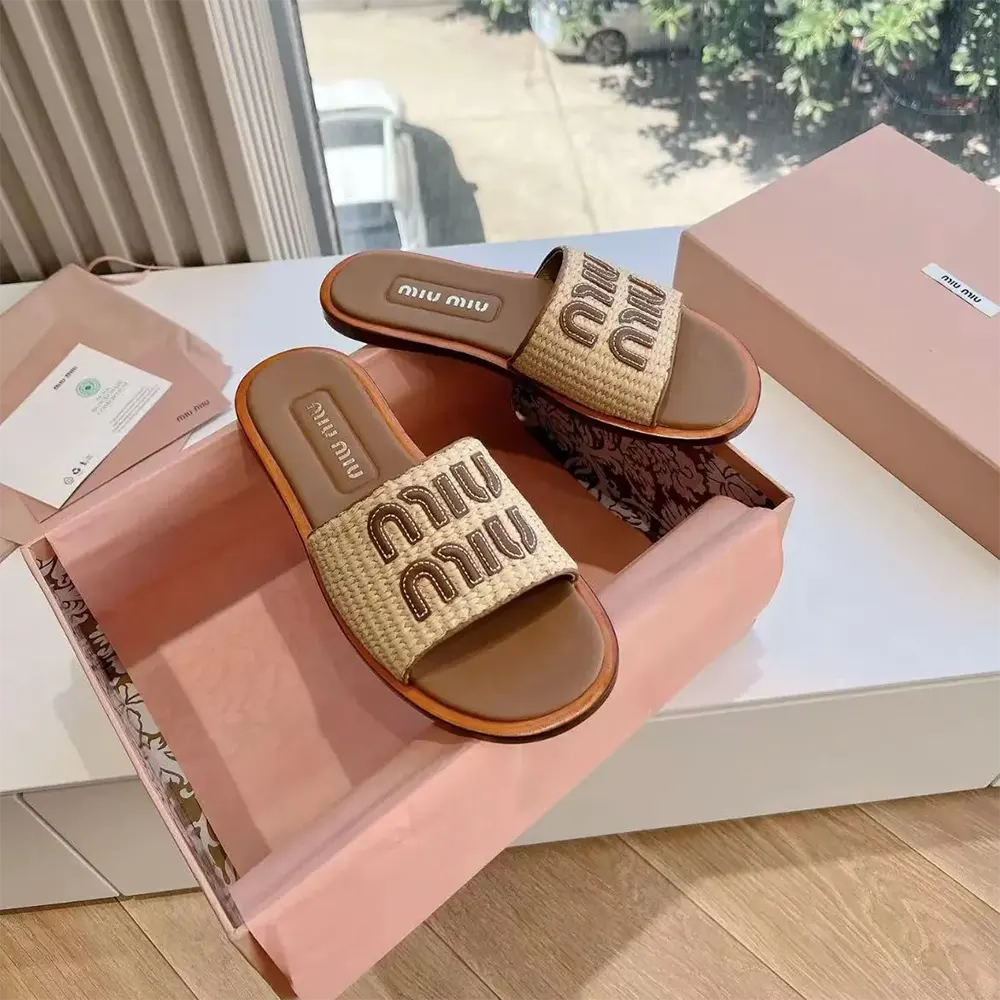 Top angle showing slide silhouette of Miu Miu Women Raffia-effect Slides
