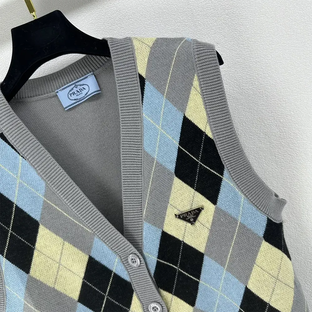 Prada Women Wool Vest with an Argyle Pattern P29B39_15I3_F0031_S_OOO - image 6