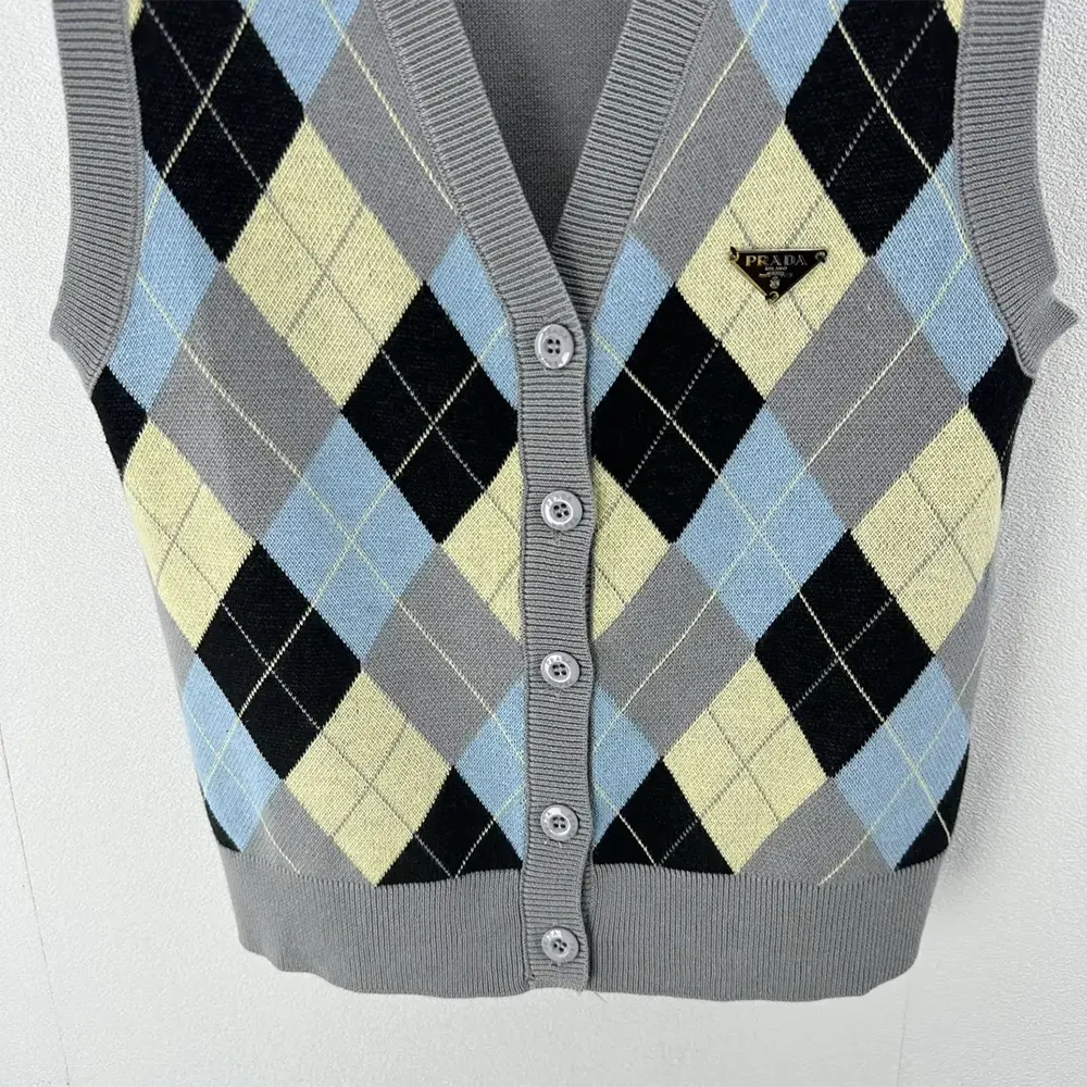 Prada Women Wool Vest with an Argyle Pattern P29B39_15I3_F0031_S_OOO - image 8