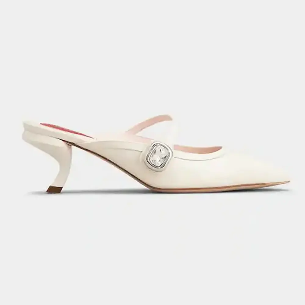 Side profile of Roger Vivier Women Mary Jane Virgule Mules in patent leather white