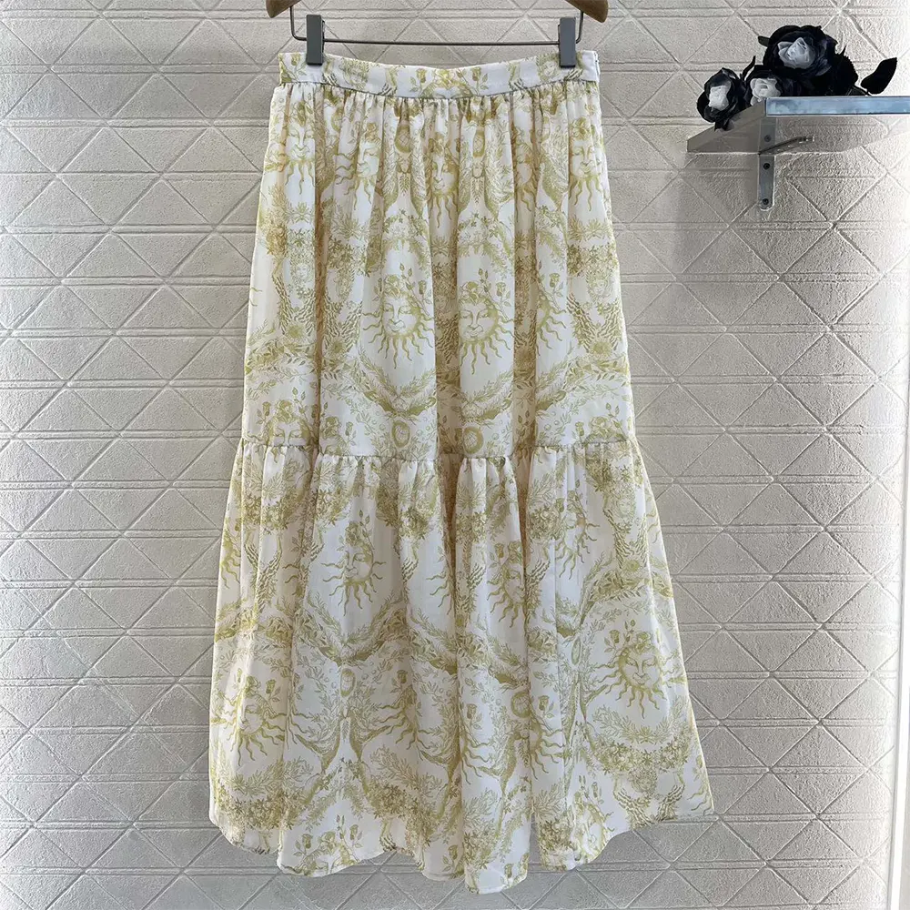 Close-up detail of cotton muslin fabric on Dior Women Dioriviera Skirt