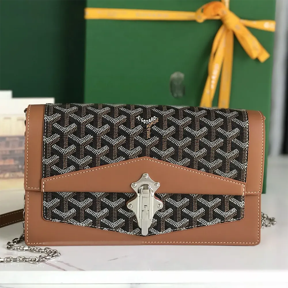Close-up on Goyardine canvas and brass hardware of Duchesse Marie Caroline bag