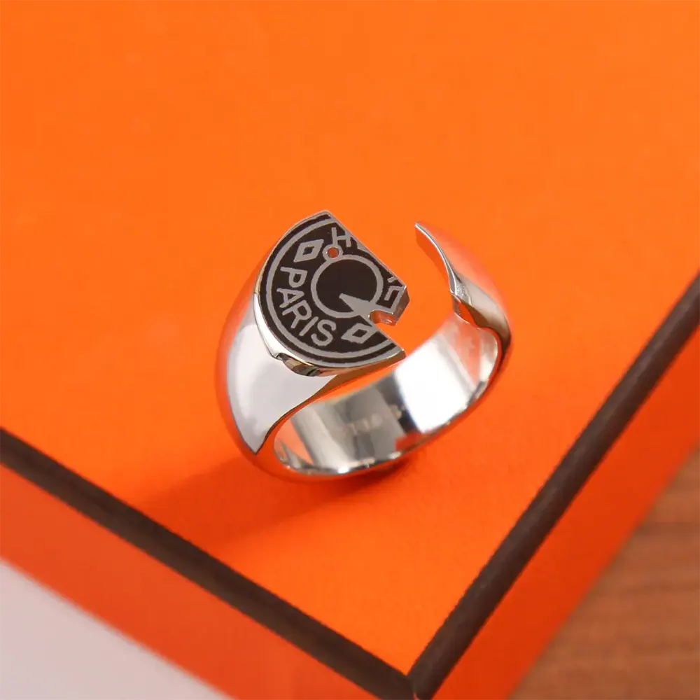 Hermes Unisex Carrousel Ring worn on hand with silver shine