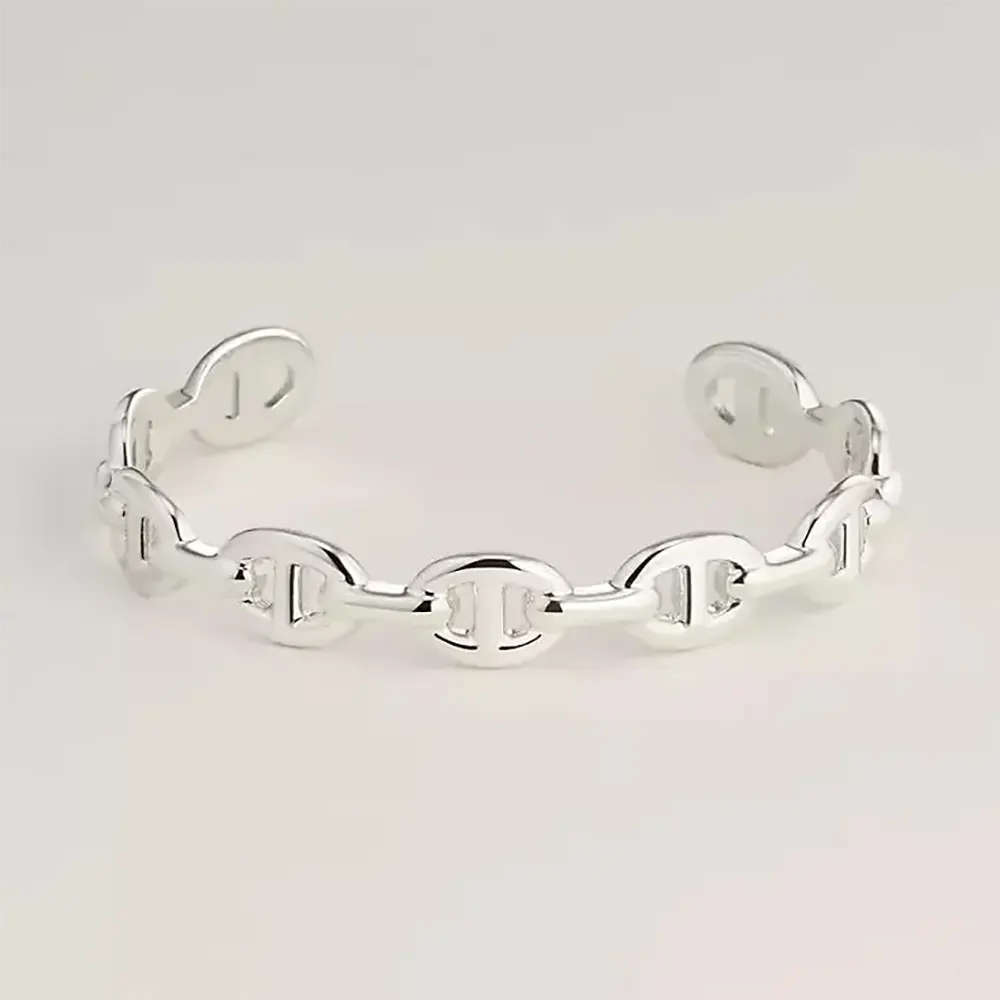 Close-up of Hermes Unisex Chaine D Ancre Enchainee Bracelet Small Model silver links