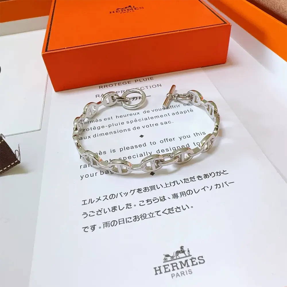 Side view showcasing lobster clasp on Hermes Unisex Chaine D Ancre Enchainee Bracelet