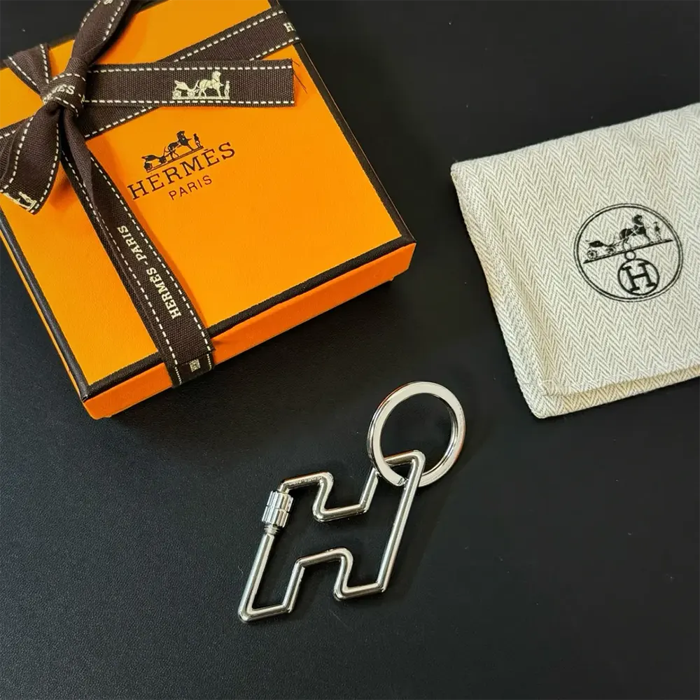 Close-up on signature H hardware of Hermes Unisex H Too Speed Key Ring