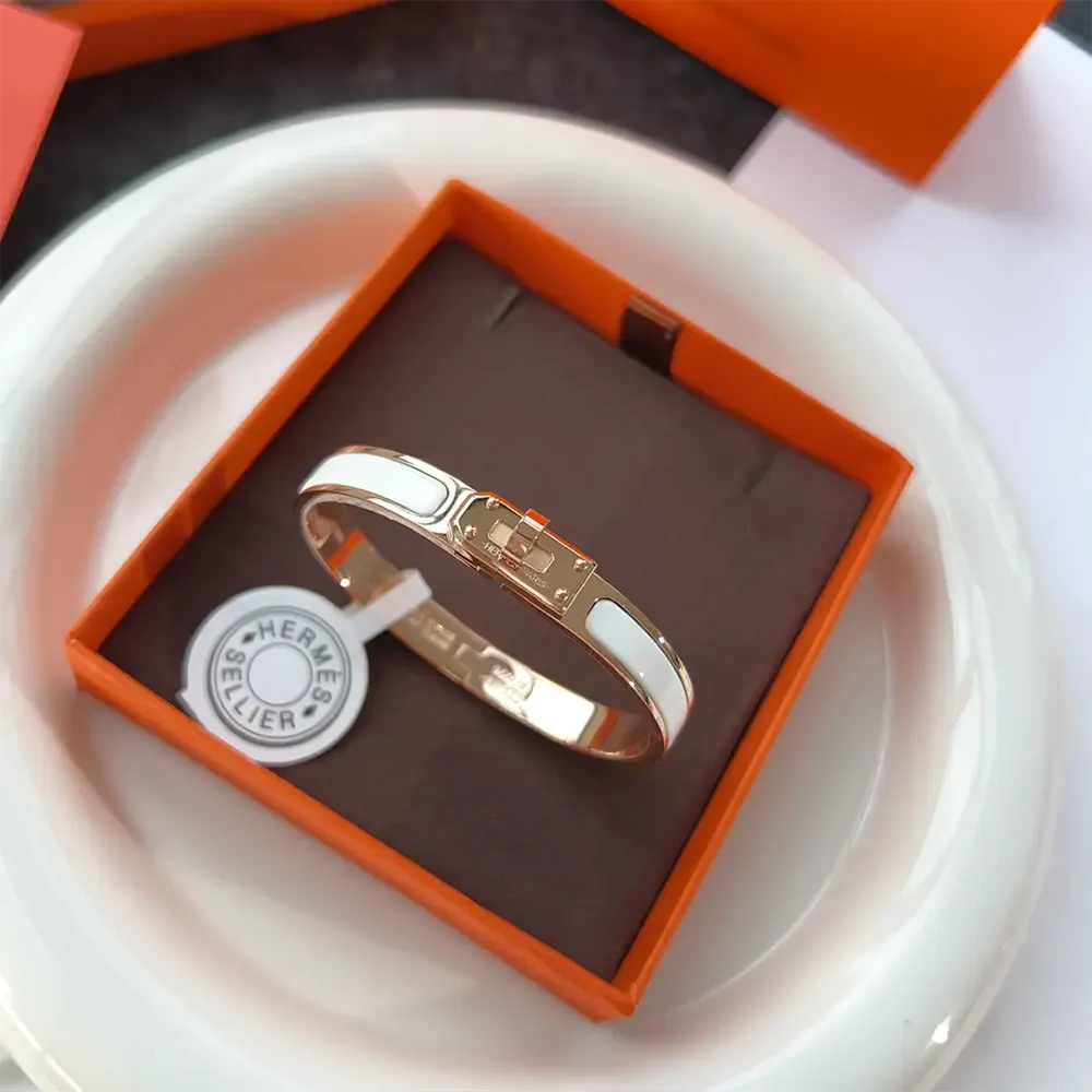 Hermes Unisex Mini Clic Kelly Bracelet-White showcasing smooth enamel finish