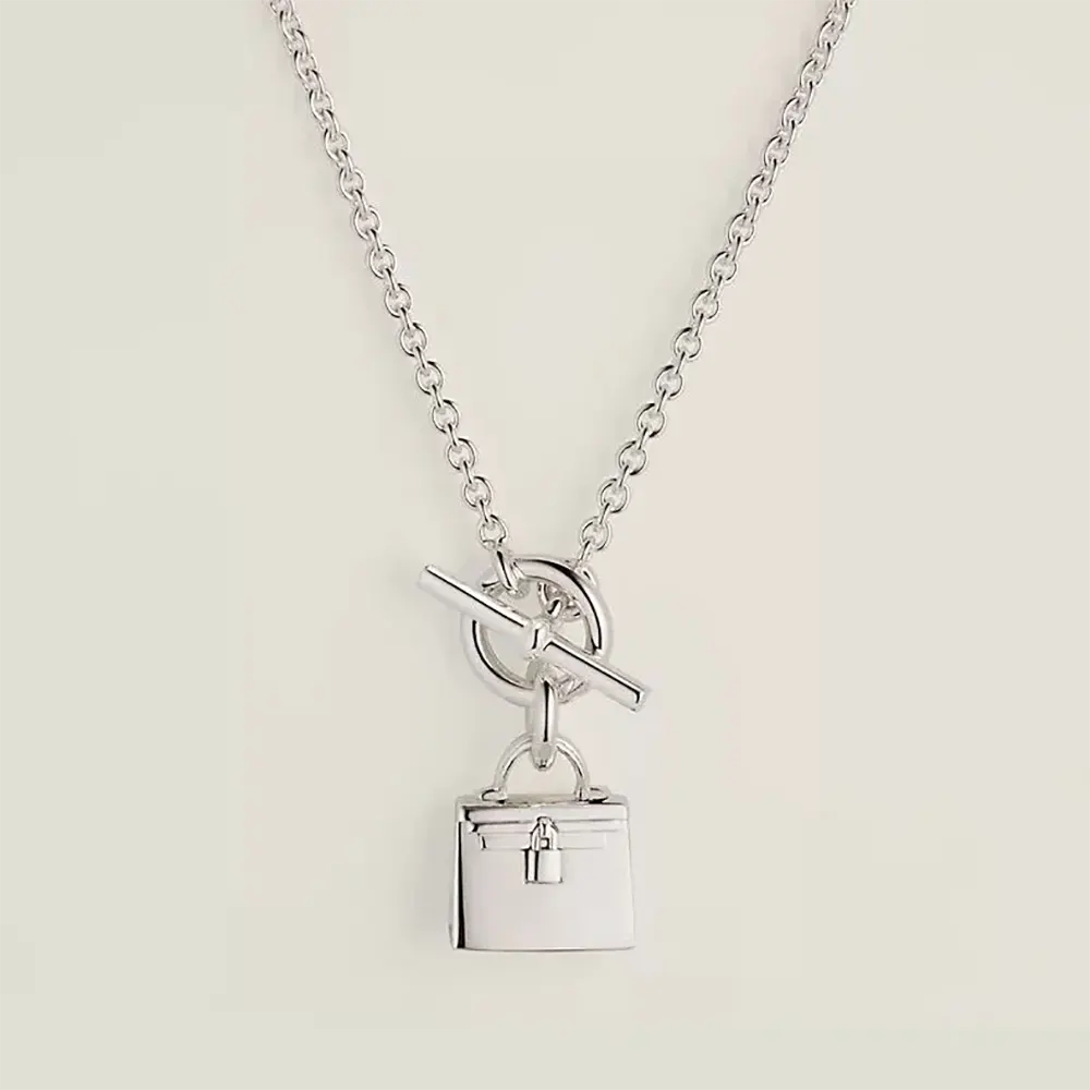 Front view of Hermes Women Amulettes Kelly Pendant in polished silver