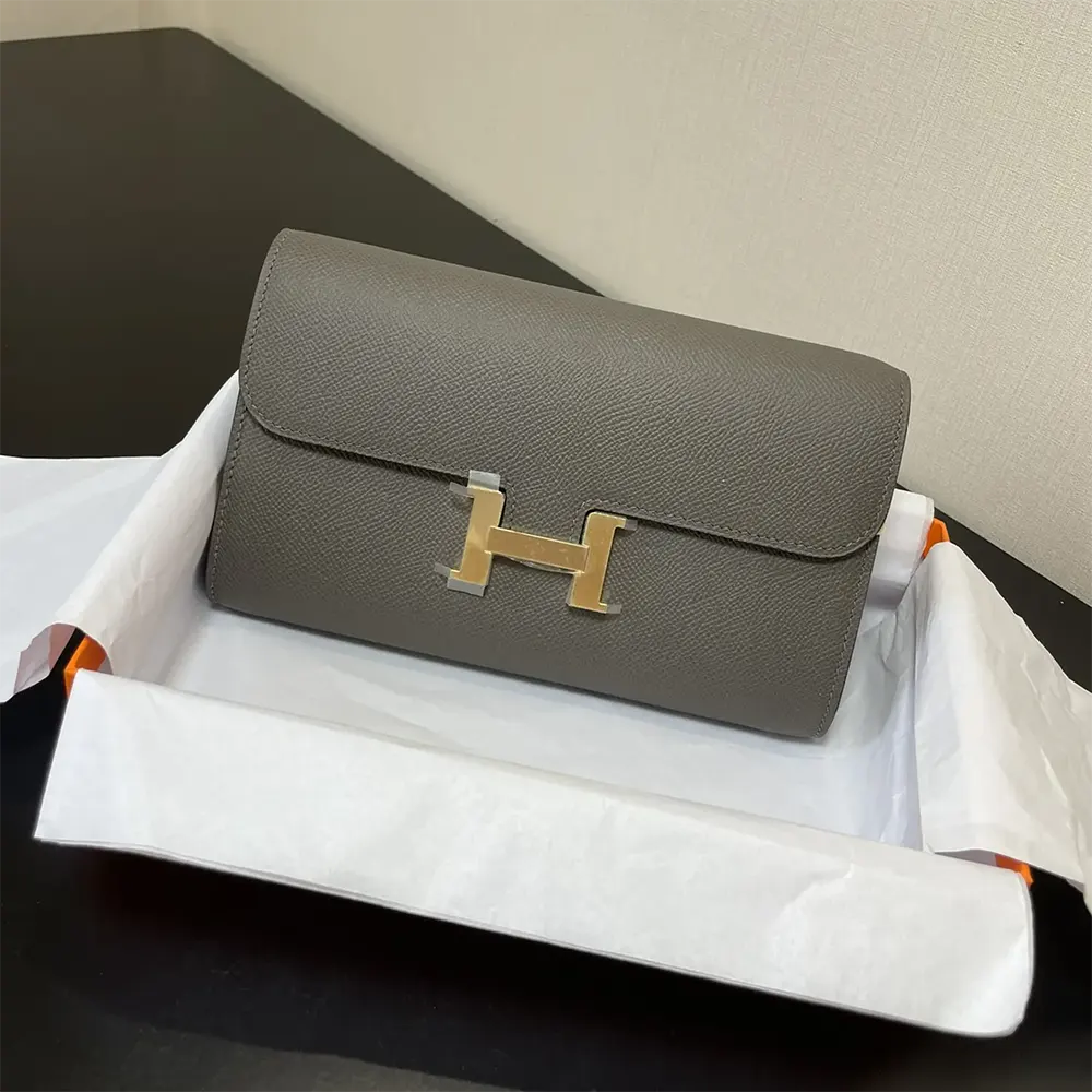 Close-up of gold Constance clasp on Hermes Women Constance Long To Go