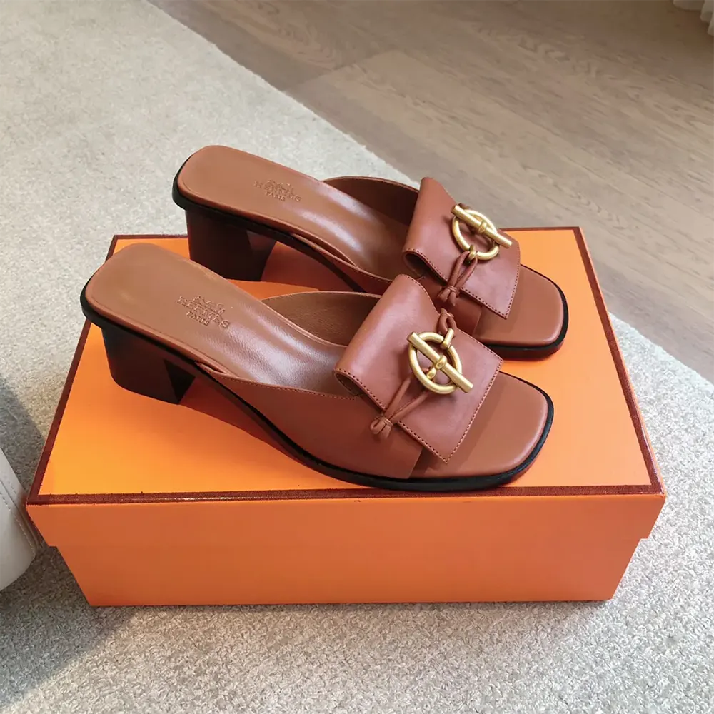 Top-down angle showing high heel silhouette of Hermes Women Ilot 50