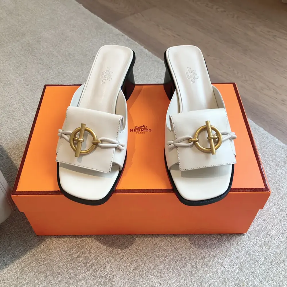 Side profile showing 50mm heel of Hermes Women Ilot 50 Sandal white