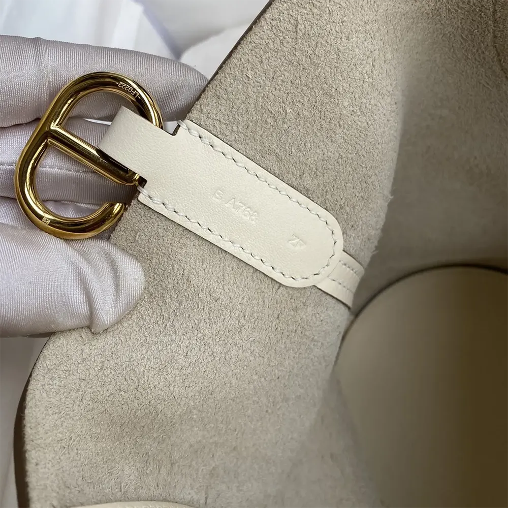 Hermes Women In the Loop 18 Handbag Clemence Leather-White/Gold - image 7