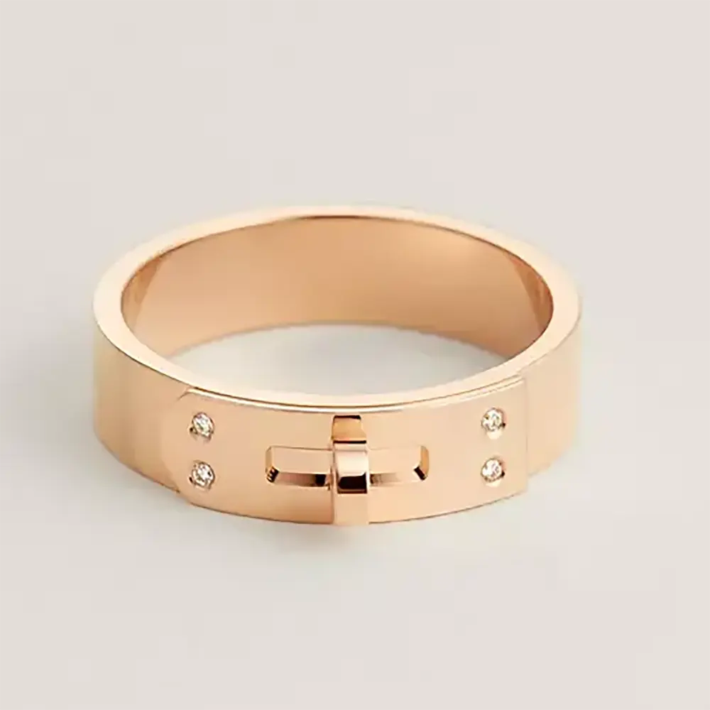 Close-up of Hermes Women Kelly Ring Small Model gold clasp detail