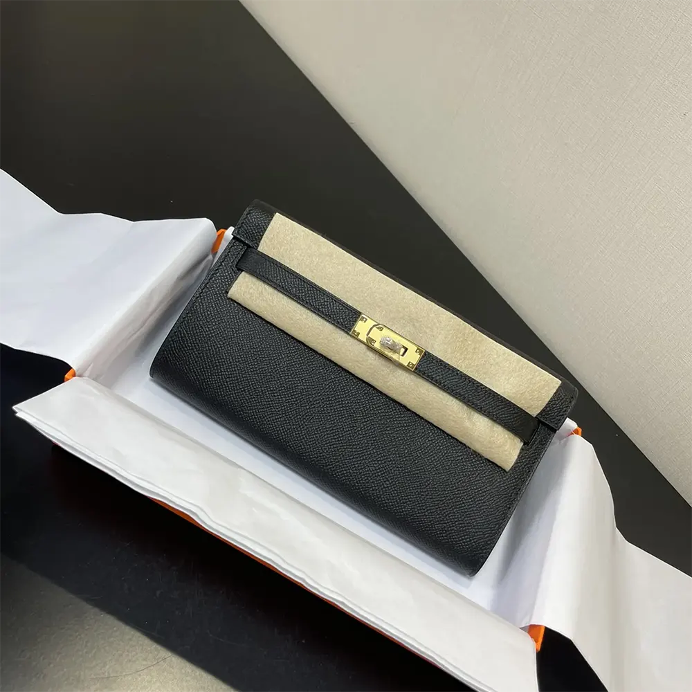 Close-up of gold twist-lock hardware on Hermes Women Kelly To Go