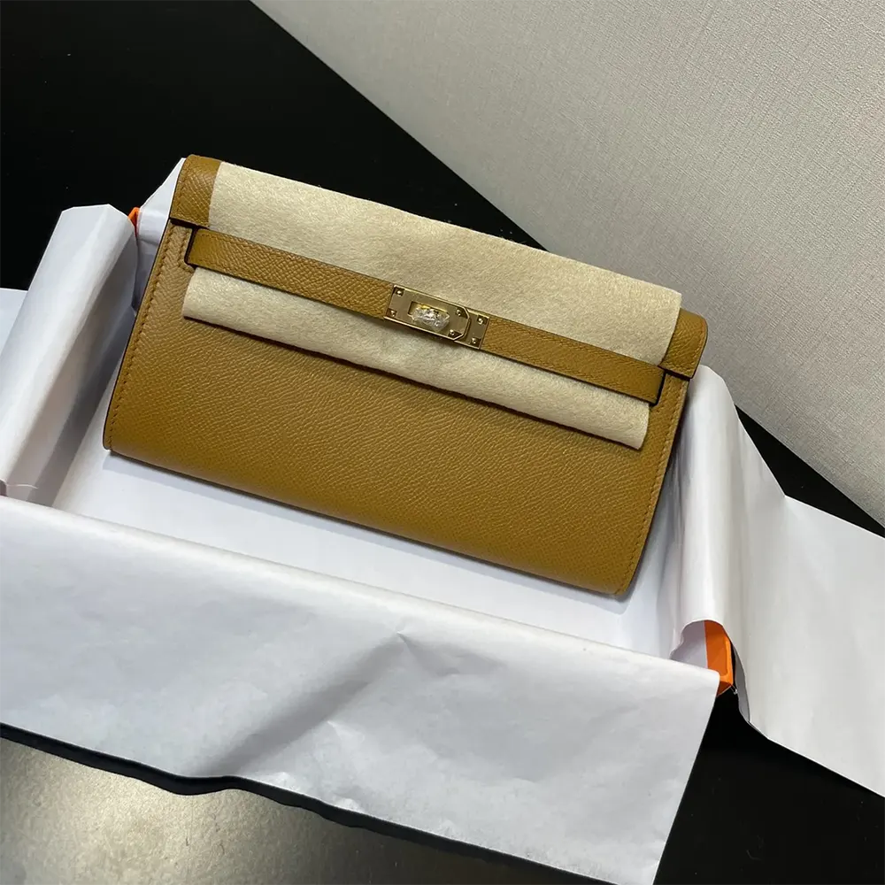 Close-up of gold-tone hardware and signature clasp on Hermes Kelly To Go