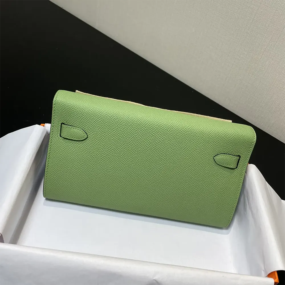 Hermes Women Kelly To Go in Epsom Leather-Green/Gold - image 4