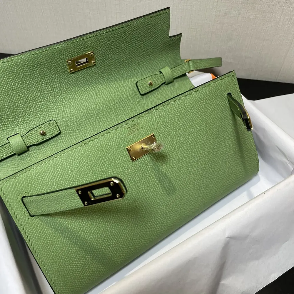 Hermes Women Kelly To Go in Epsom Leather-Green/Gold - image 5