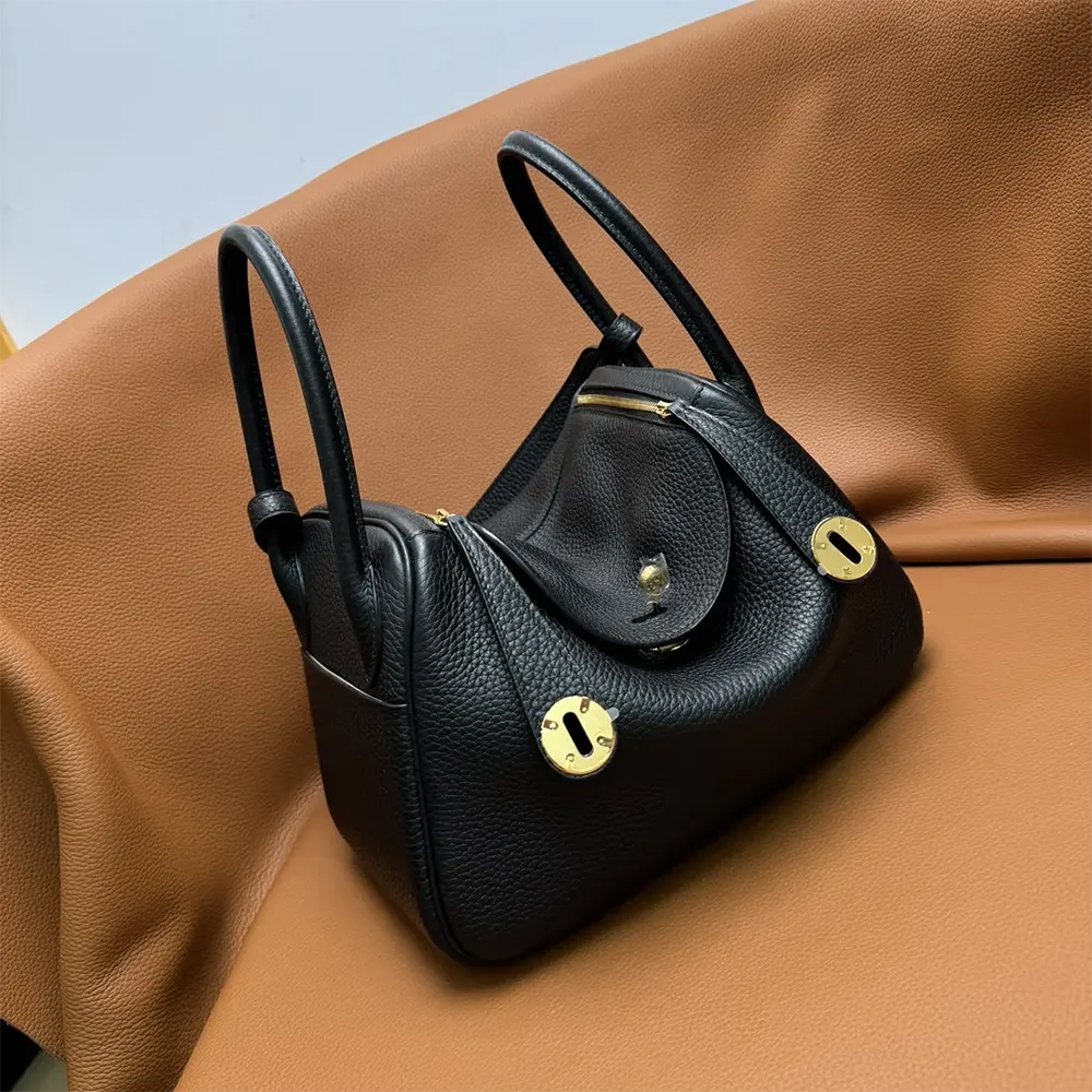 Hermes Women Lindy 26 in Clemence Leather-Black/Gold - image 5