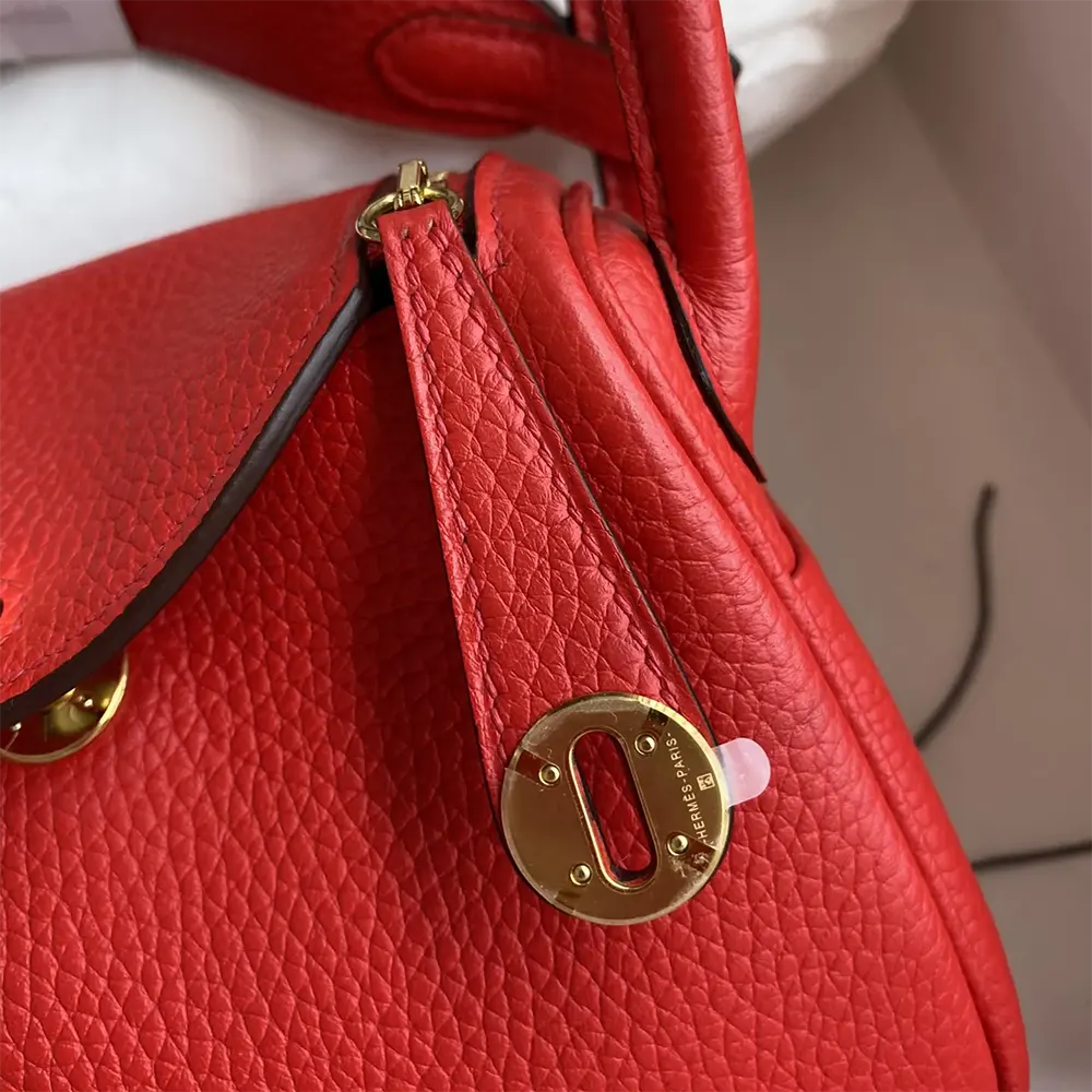 Hermes Women Lindy Mini 19 in Clemence Leather-Red/Gold - image 9