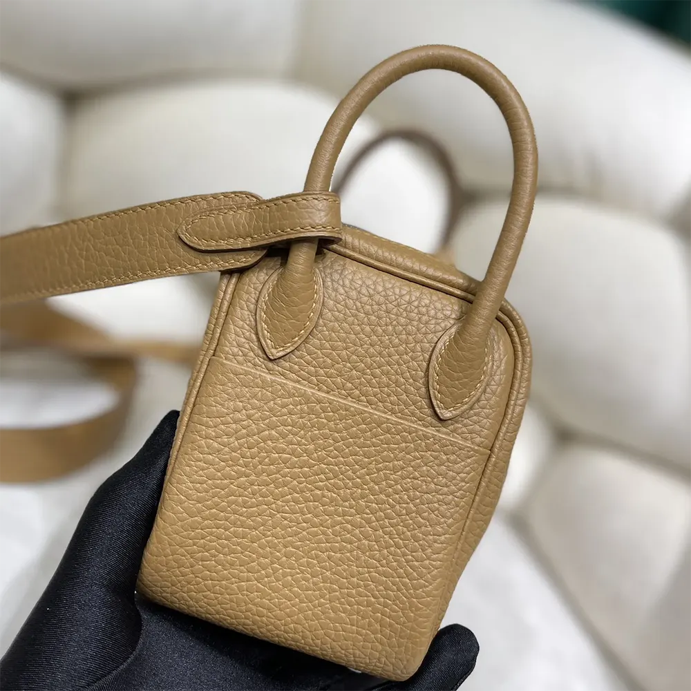 Hermes Women Lindy Mini 19 in Clemence Leather-Sandy/Silver - image 4