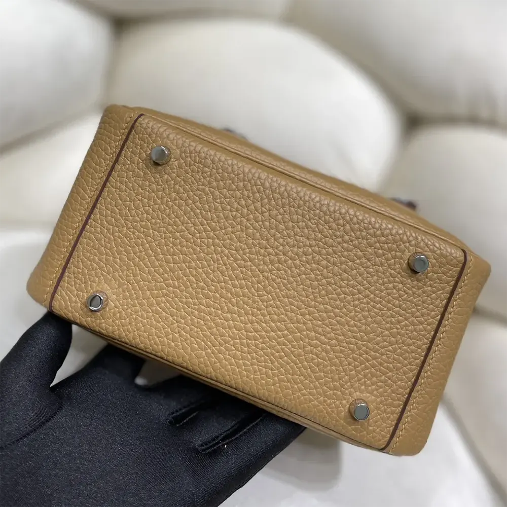 Hermes Women Lindy Mini 19 in Clemence Leather-Sandy/Silver - image 5