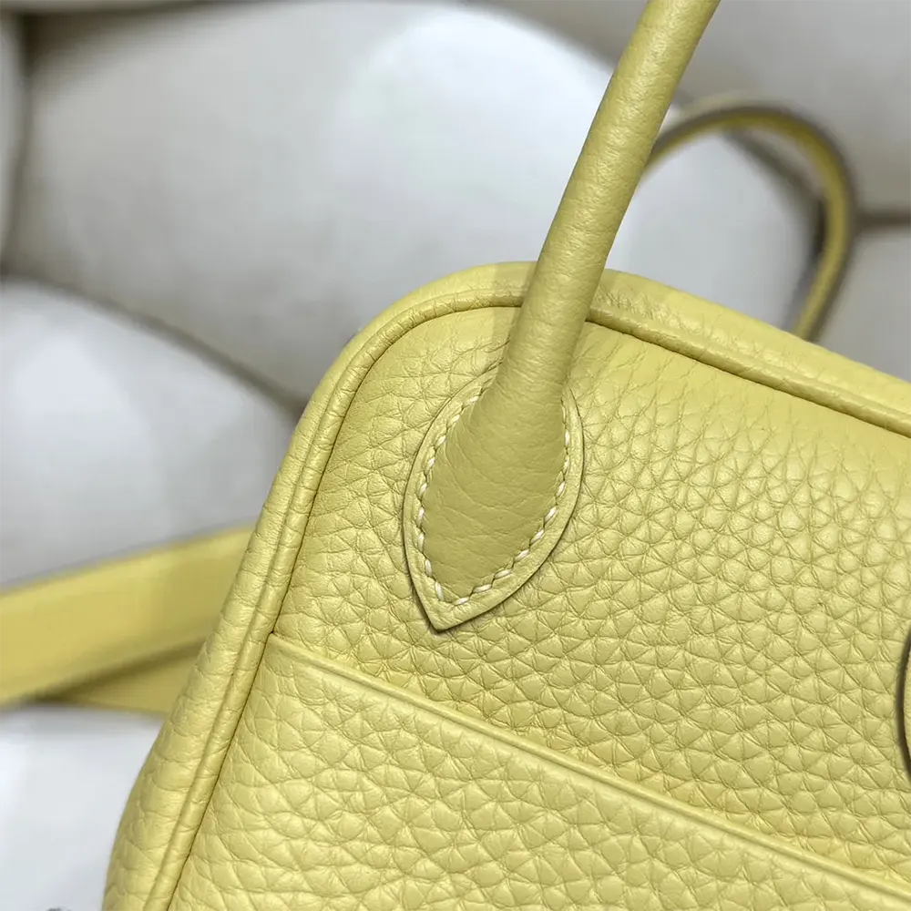 Hermes Women Lindy Mini 19 in Clemence Leather-Yellow/Gold - image 6