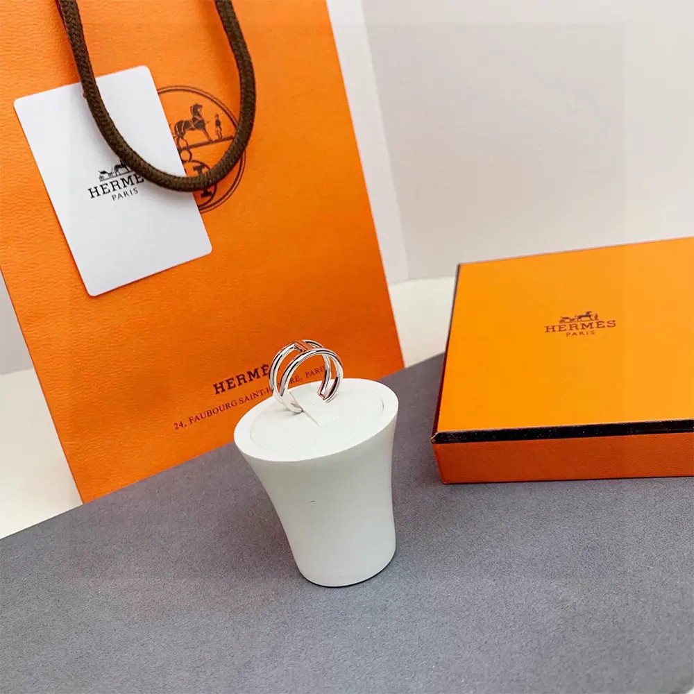 Side view showing slim silhouette of Hermes Women Osmose Ring