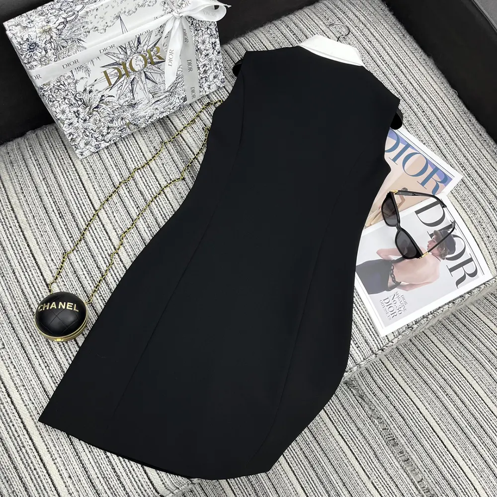 Side angle showcasing tailored silhouette of Dior Women Dress in black