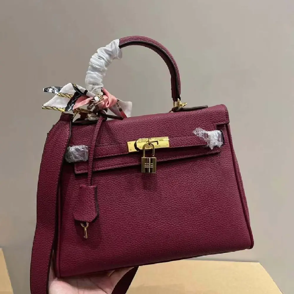 Hermes Women Kelly Bag 20 in Epsom Leather-Bordeaux - image 4