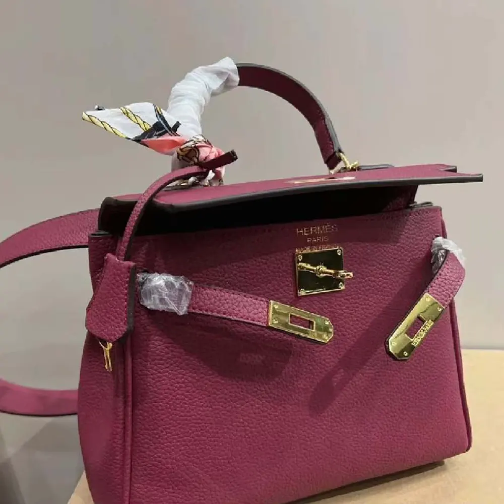 Hermes Women Kelly Bag 20 in Epsom Leather-Bordeaux - image 6