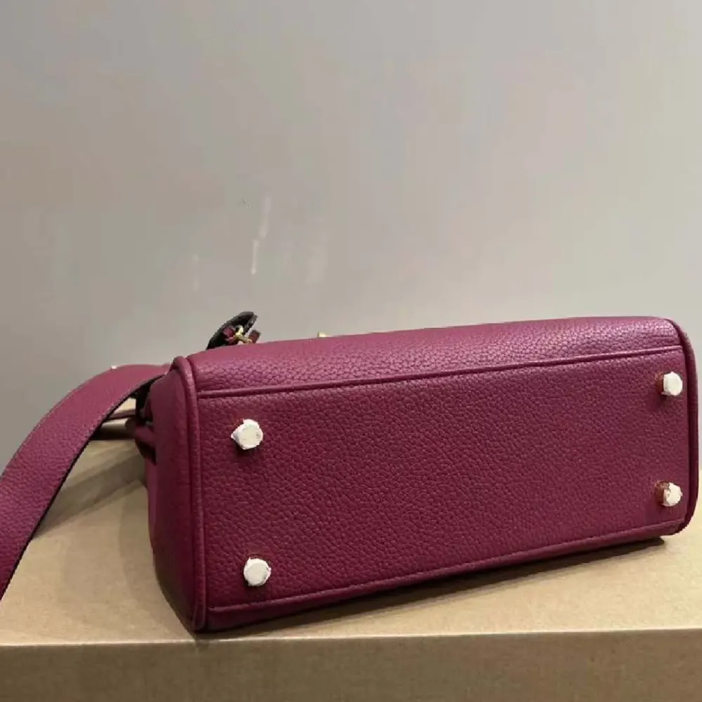 Hermes Women Kelly Bag 20 in Epsom Leather-Bordeaux - image 10