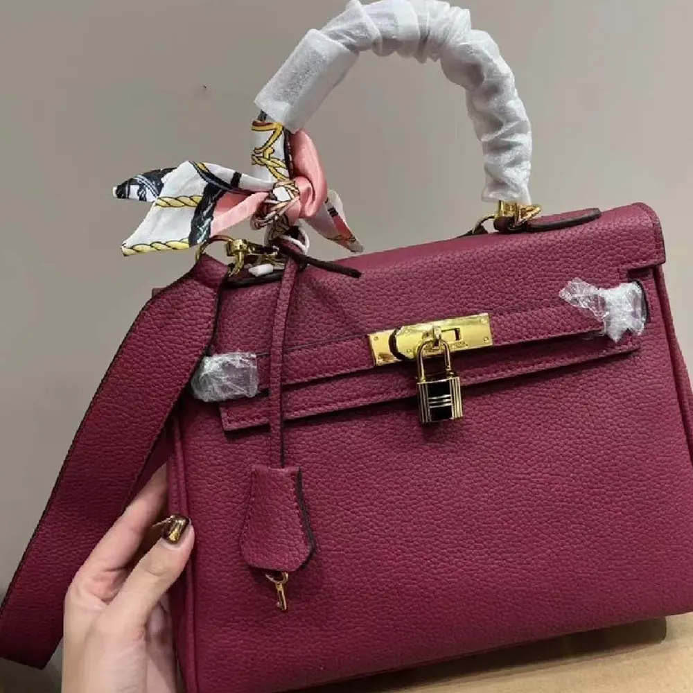 Hermes Women Kelly Bag 20 in Epsom Leather-Bordeaux - image 7