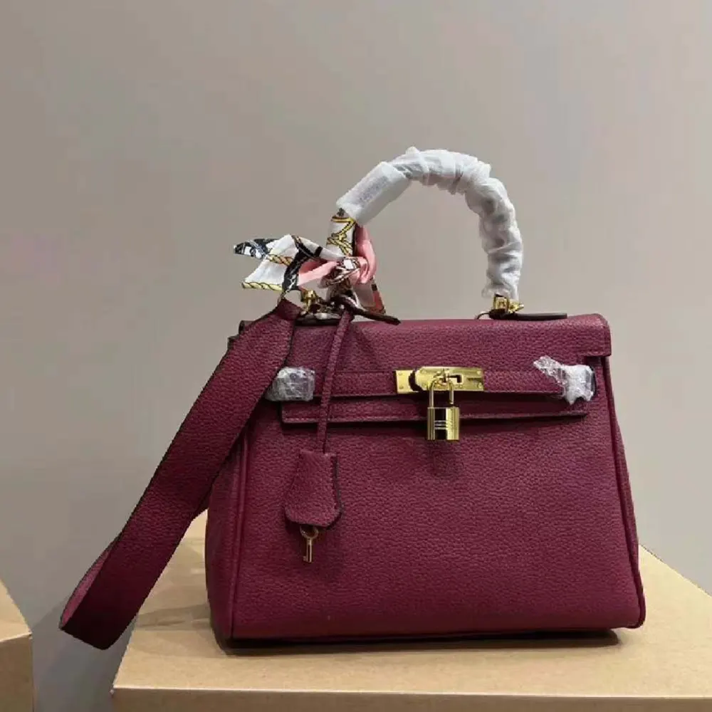 Close-up of gold hardware and lock on Hermes Women Kelly Bag 20