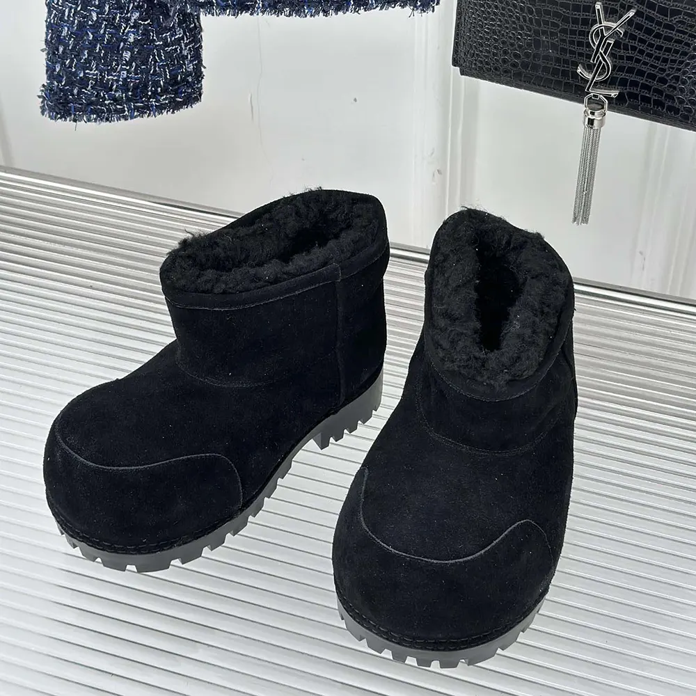 Chunky sole detail on Balenciaga Unisex Alaska Fur Bootie in black