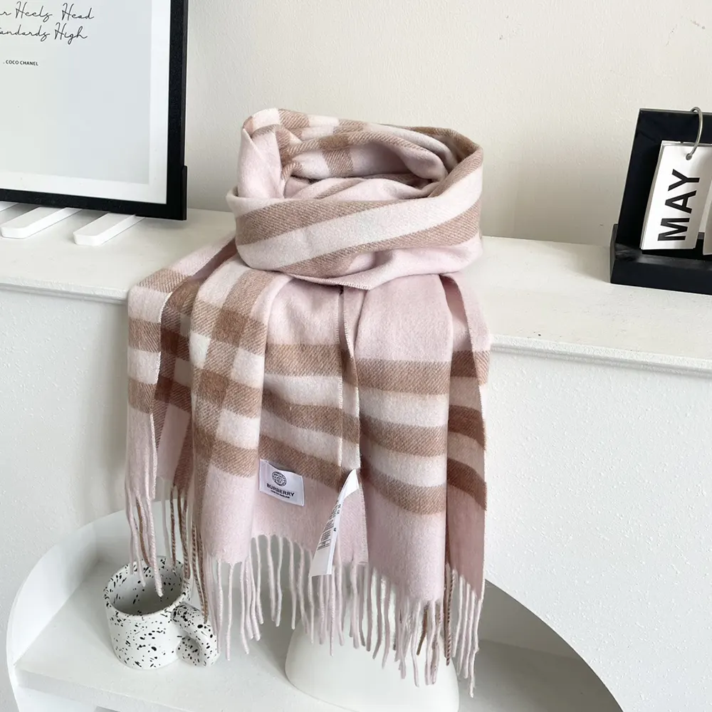 Close-up of fringed edges on Burberry Unisex Check Cashmere Scarf-Pink
