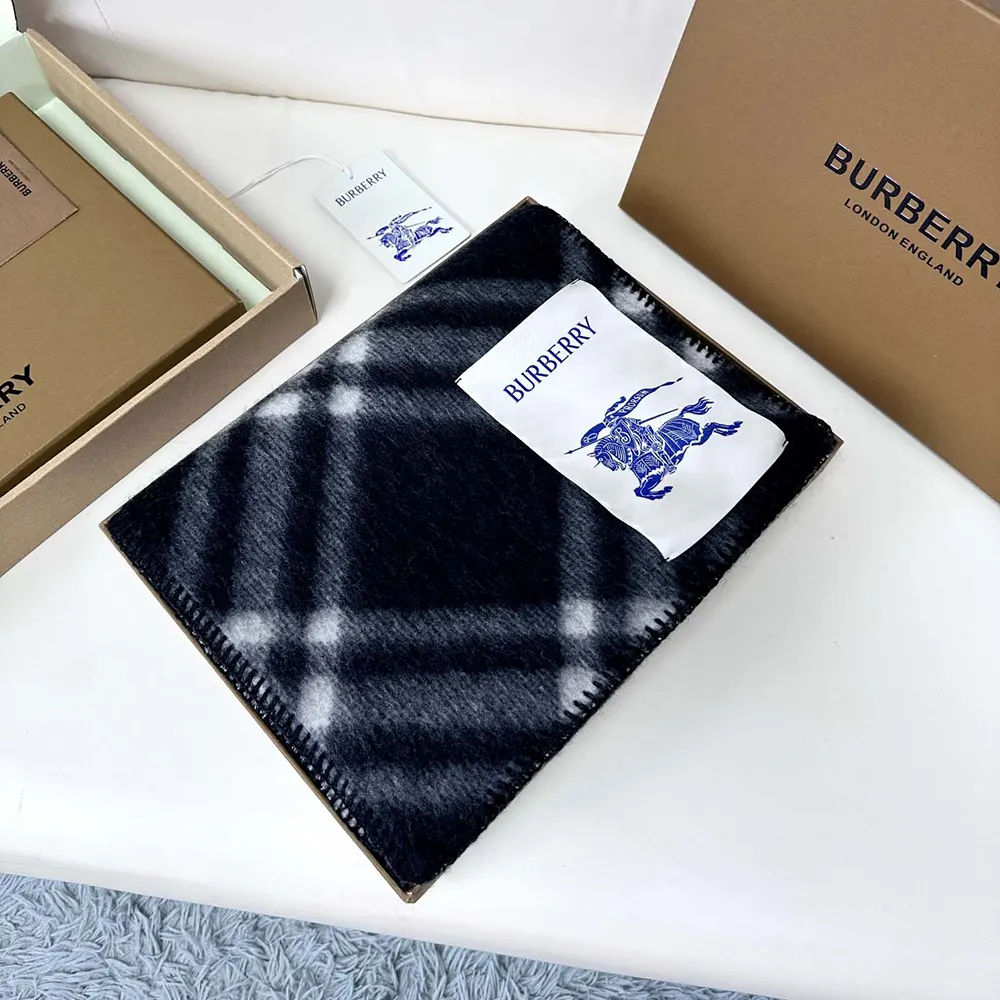 Close-up of fringed edges on Burberry Unisex Check Wool Scarf-Black