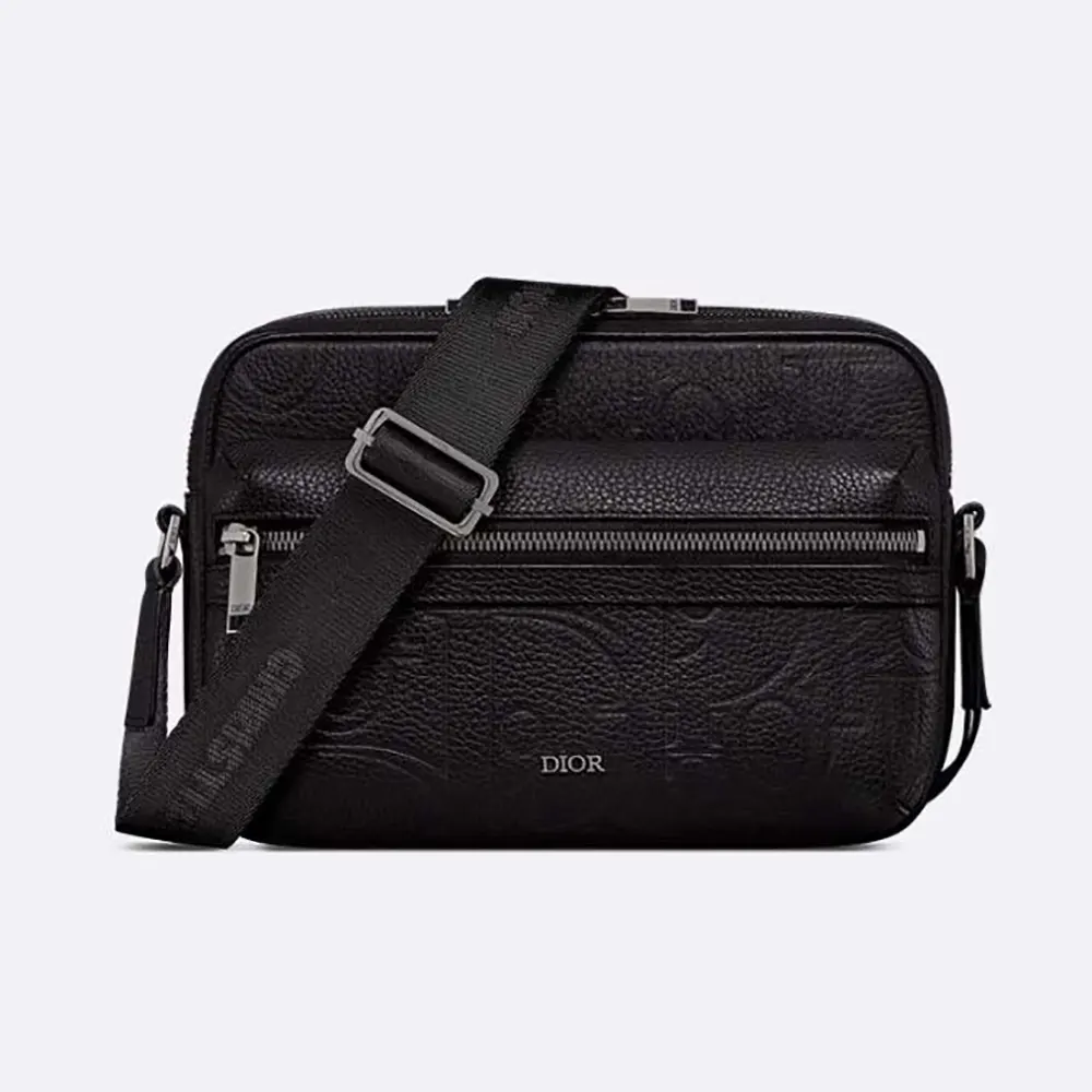 Front view of Dior Men Rider 2.0 Zipped Messenger Bag in black leather