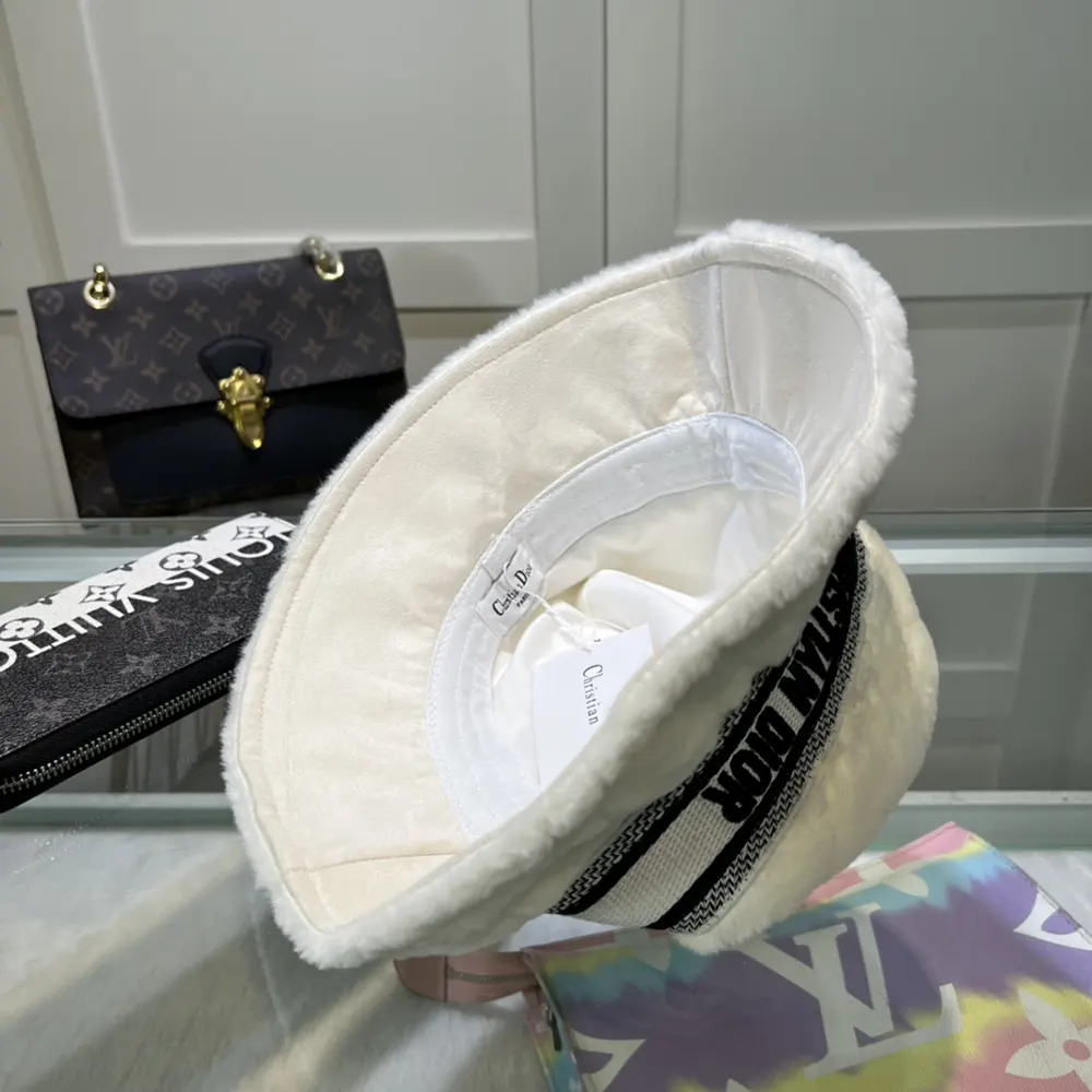 Dior Unisex D-Bobby Cannage Small Brim Bucket Hat Ecru Shearling - image 8