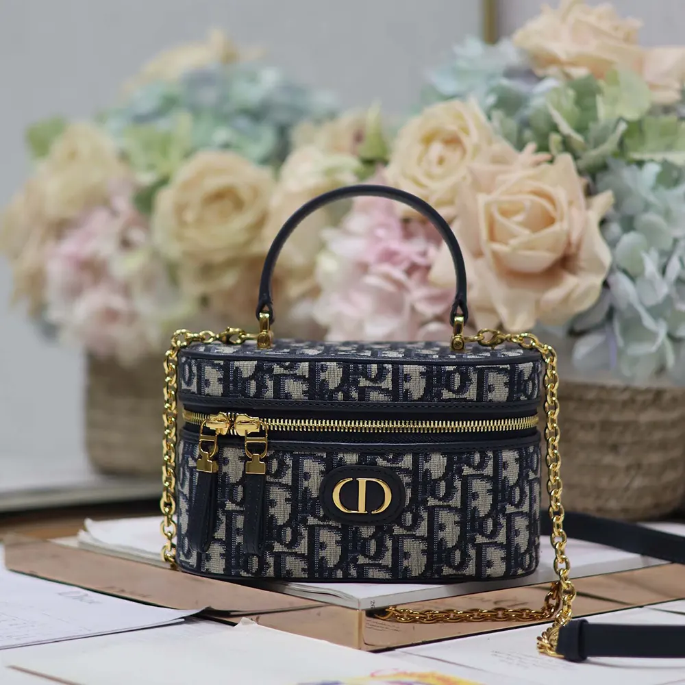 Close-up of silver hardware on Dior Women 30 Montaigne Mini Vanity Case
