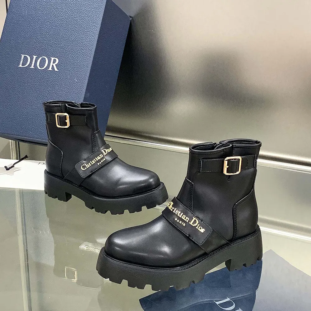 Top-down angle highlighting smooth black calfskin and zipper of Dior Women D-Quest